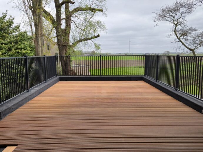 Spijlenhekwerk op dakterras